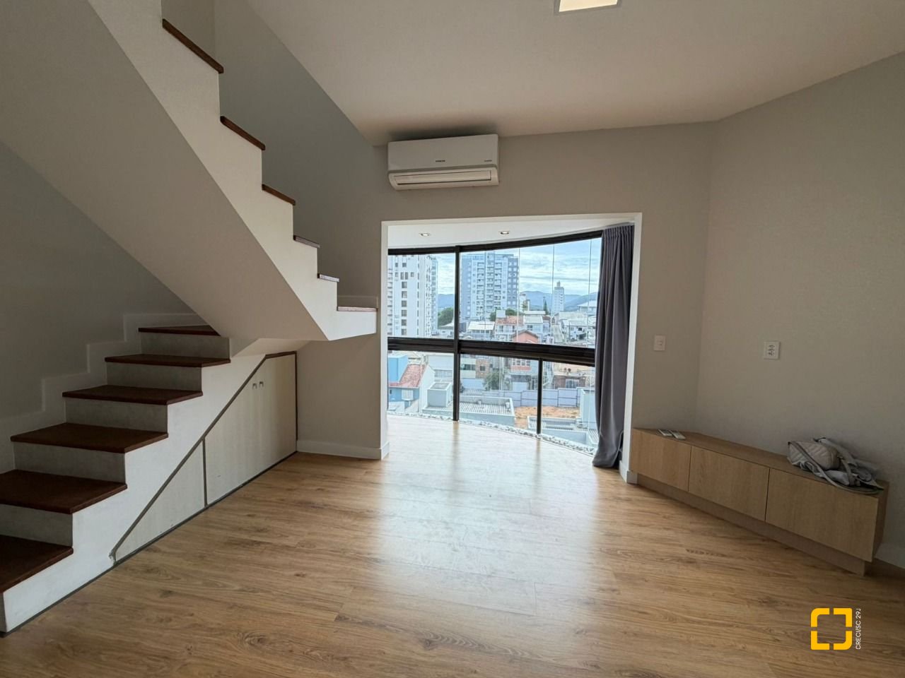 Cobertura com 148m², 5 quartos (sendo 2 suítes), 2 garagens, no bairro Agronômica em Florianópolis