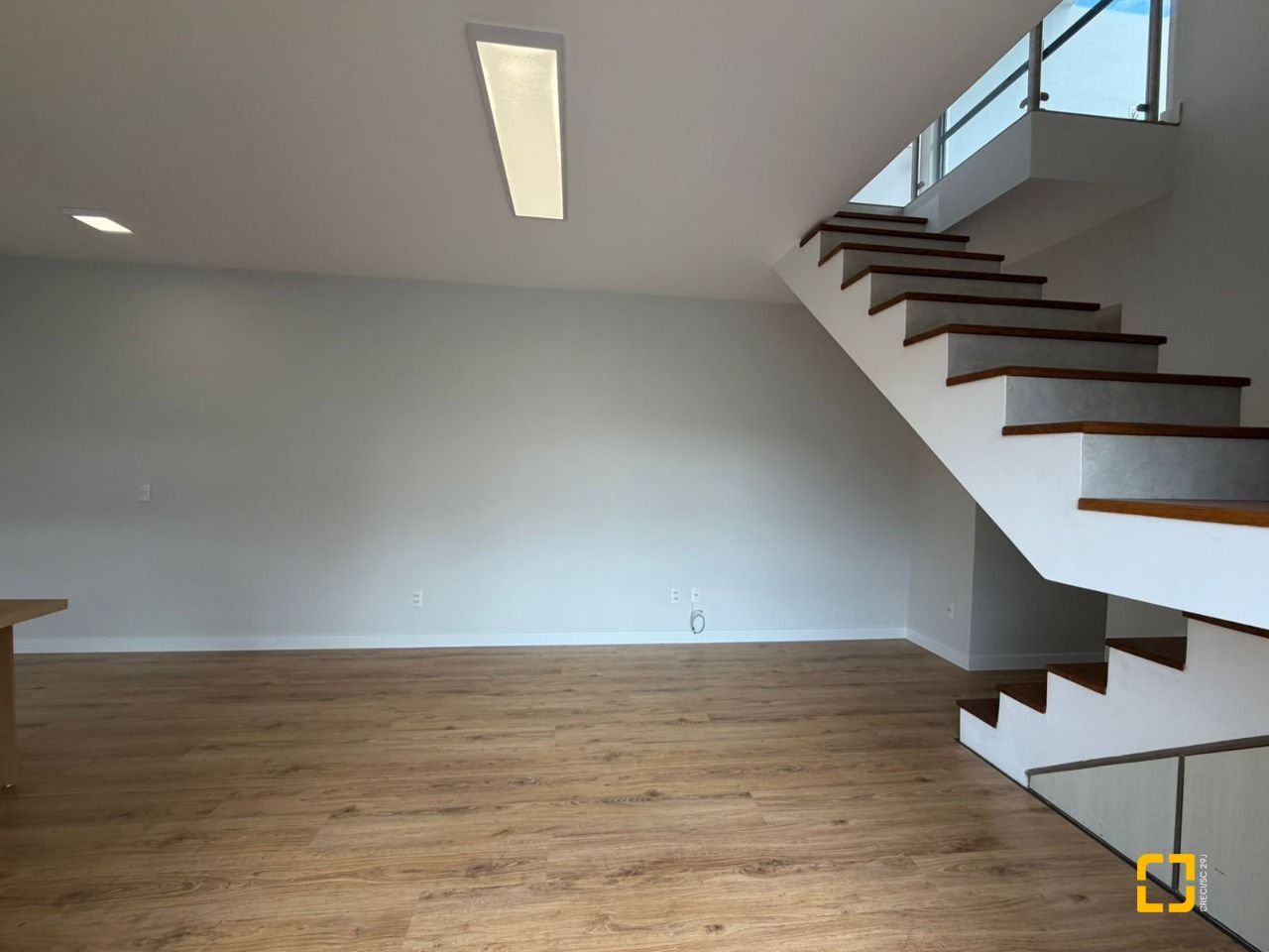 Cobertura com 148m², 5 quartos (sendo 2 suítes), 2 garagens, no bairro Agronômica em Florianópolis