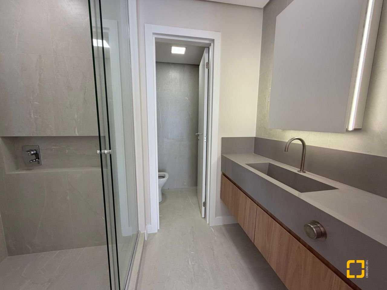 Cobertura com 148m², 5 quartos (sendo 2 suítes), 2 garagens, no bairro Agronômica em Florianópolis
