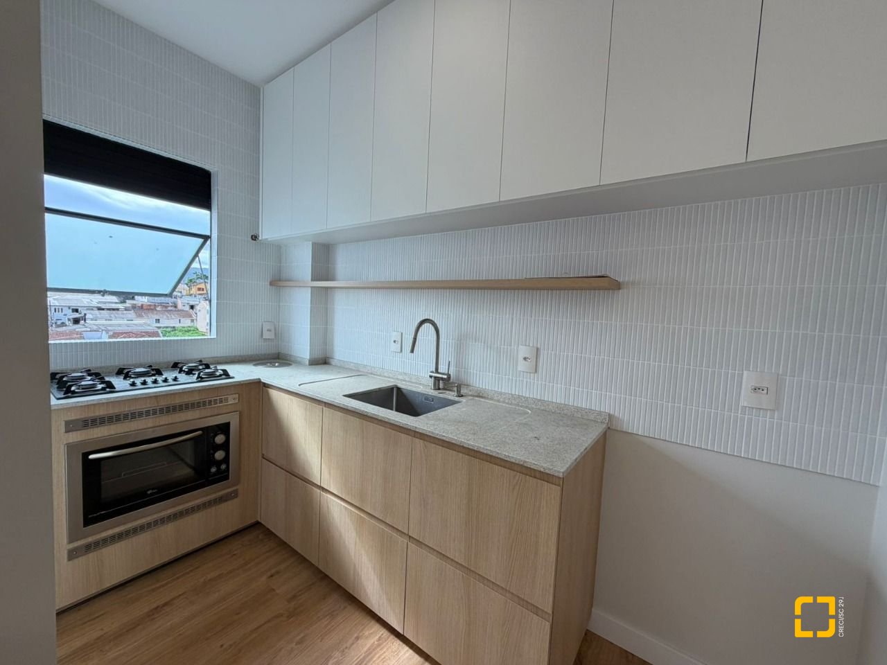 Cobertura com 148m², 5 quartos (sendo 2 suítes), 2 garagens, no bairro Agronômica em Florianópolis