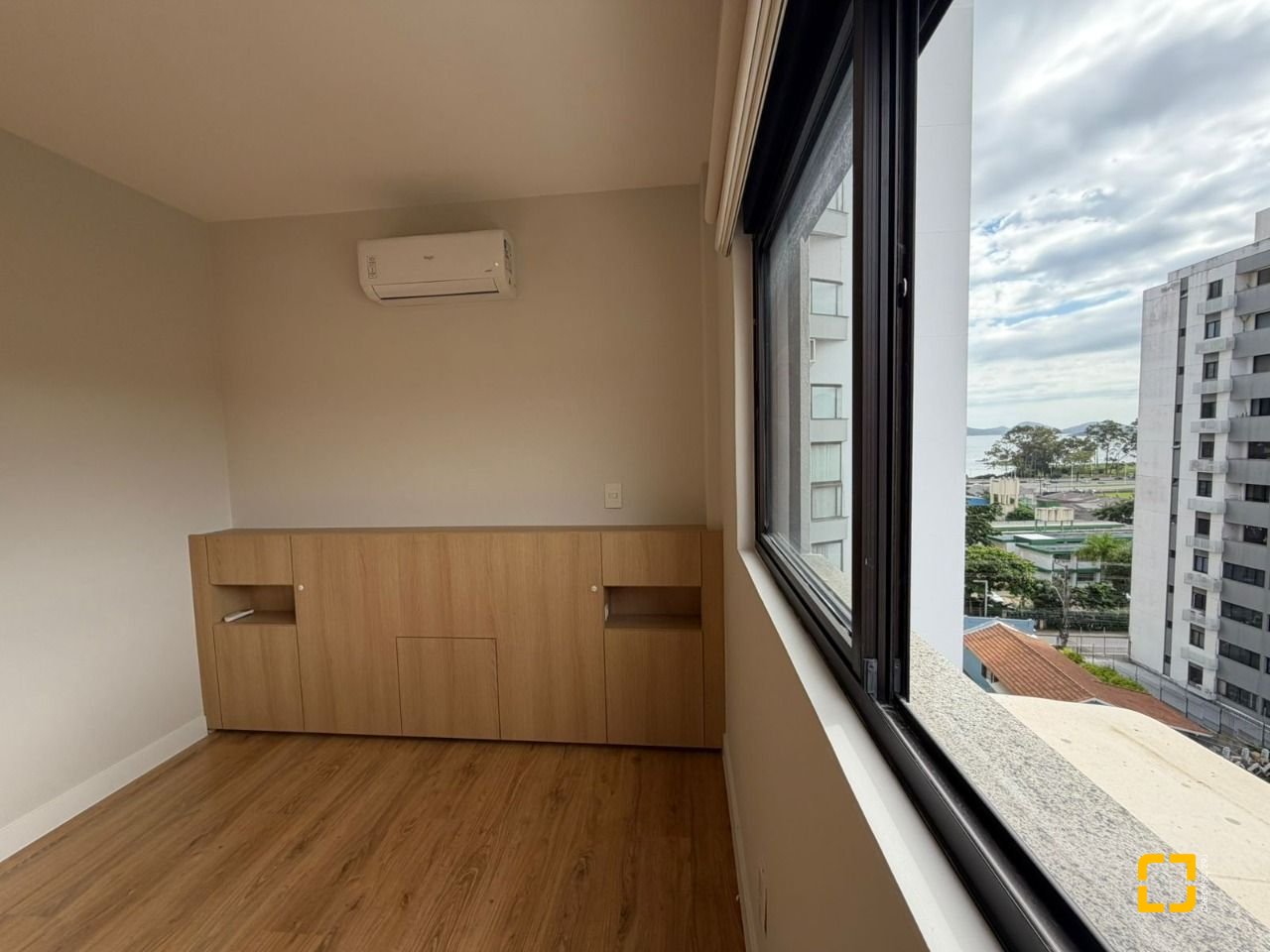 Cobertura com 148m², 5 quartos (sendo 2 suítes), 2 garagens, no bairro Agronômica em Florianópolis
