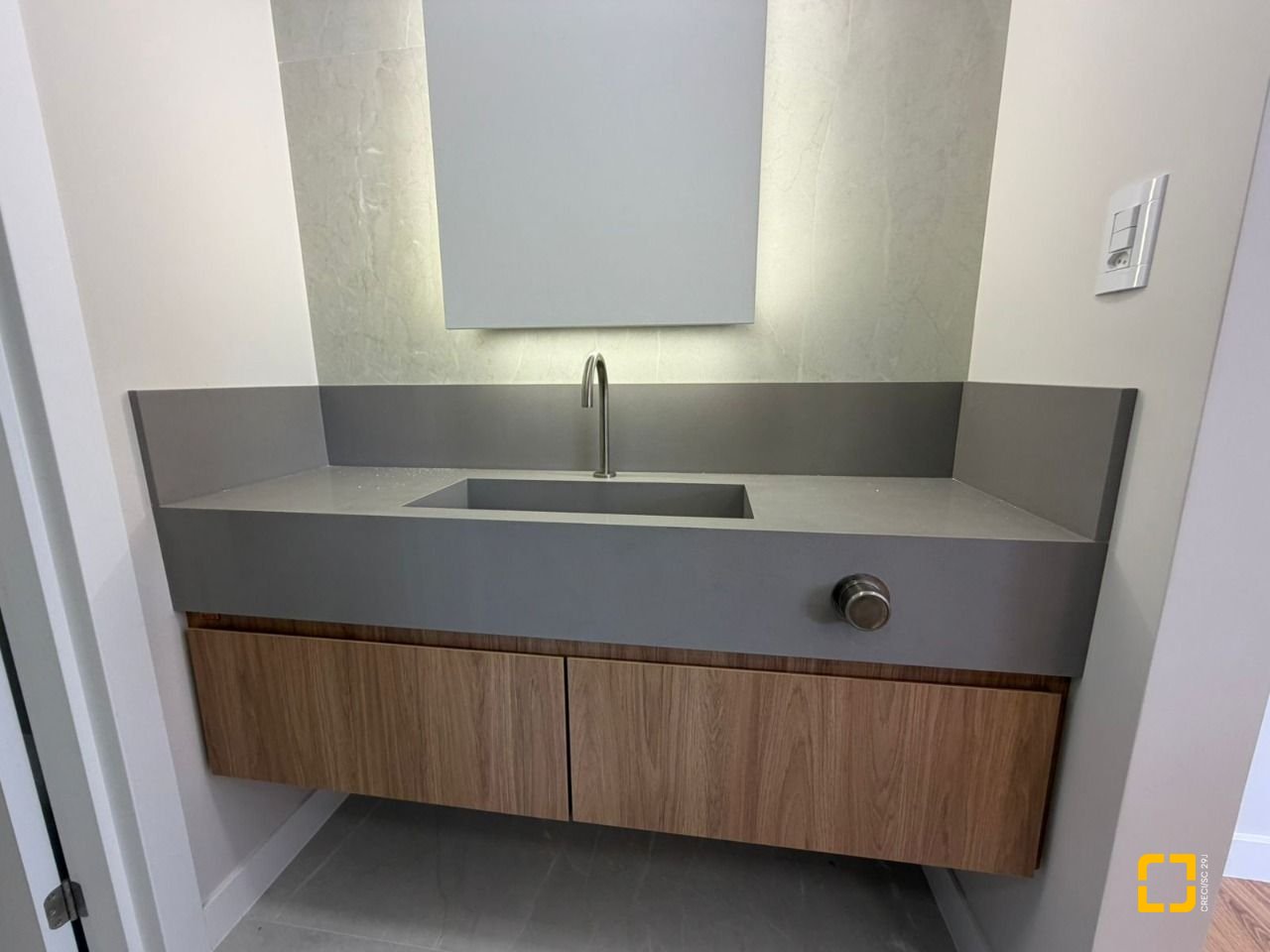 Cobertura com 148m², 5 quartos (sendo 2 suítes), 2 garagens, no bairro Agronômica em Florianópolis