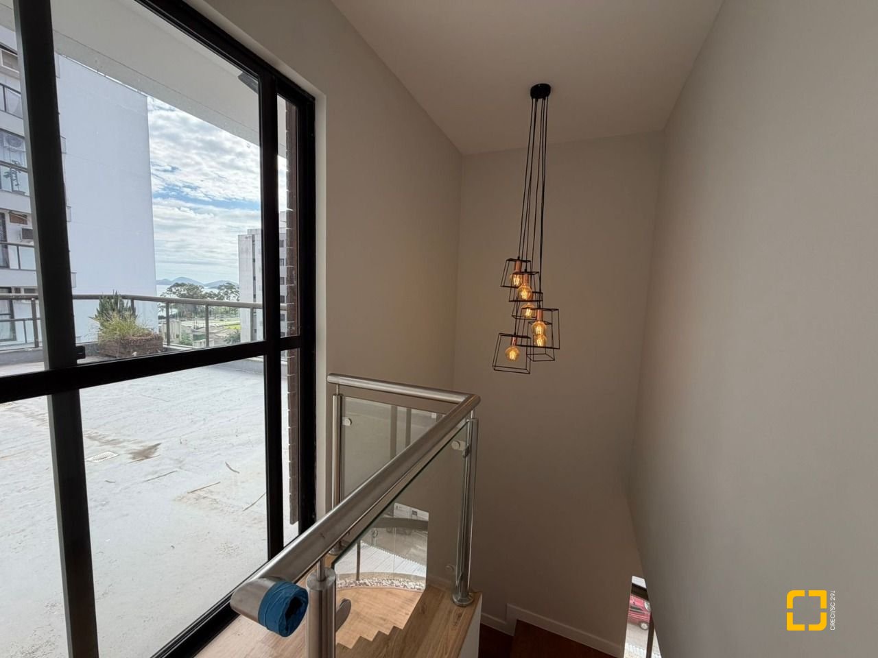 Cobertura com 148m², 5 quartos (sendo 2 suítes), 2 garagens, no bairro Agronômica em Florianópolis