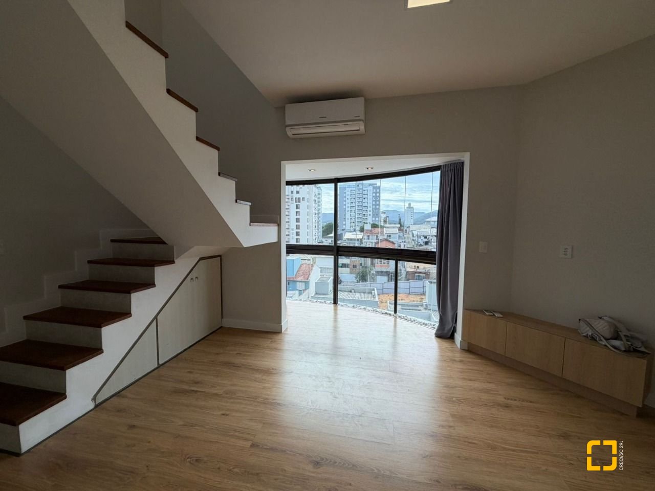 Cobertura com 148m², 5 quartos (sendo 2 suítes), 2 garagens, no bairro Agronômica em Florianópolis