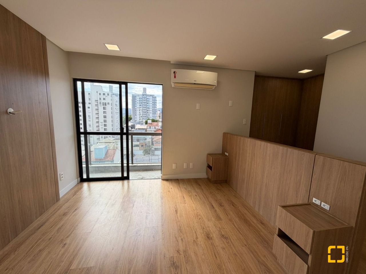 Cobertura com 148m², 5 quartos (sendo 2 suítes), 2 garagens, no bairro Agronômica em Florianópolis
