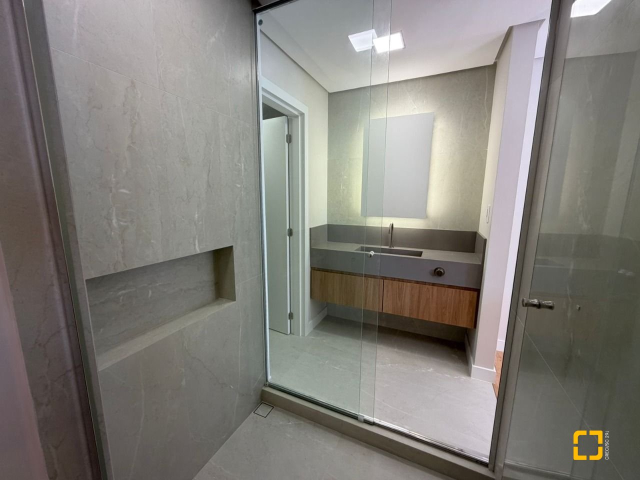 Cobertura com 148m², 5 quartos (sendo 2 suítes), 2 garagens, no bairro Agronômica em Florianópolis