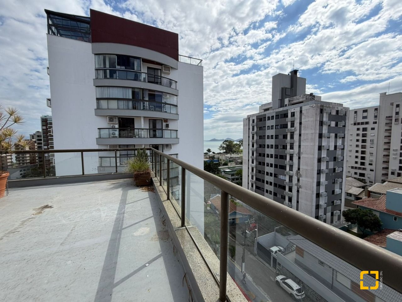 Cobertura com 148m², 5 quartos (sendo 2 suítes), 2 garagens, no bairro Agronômica em Florianópolis