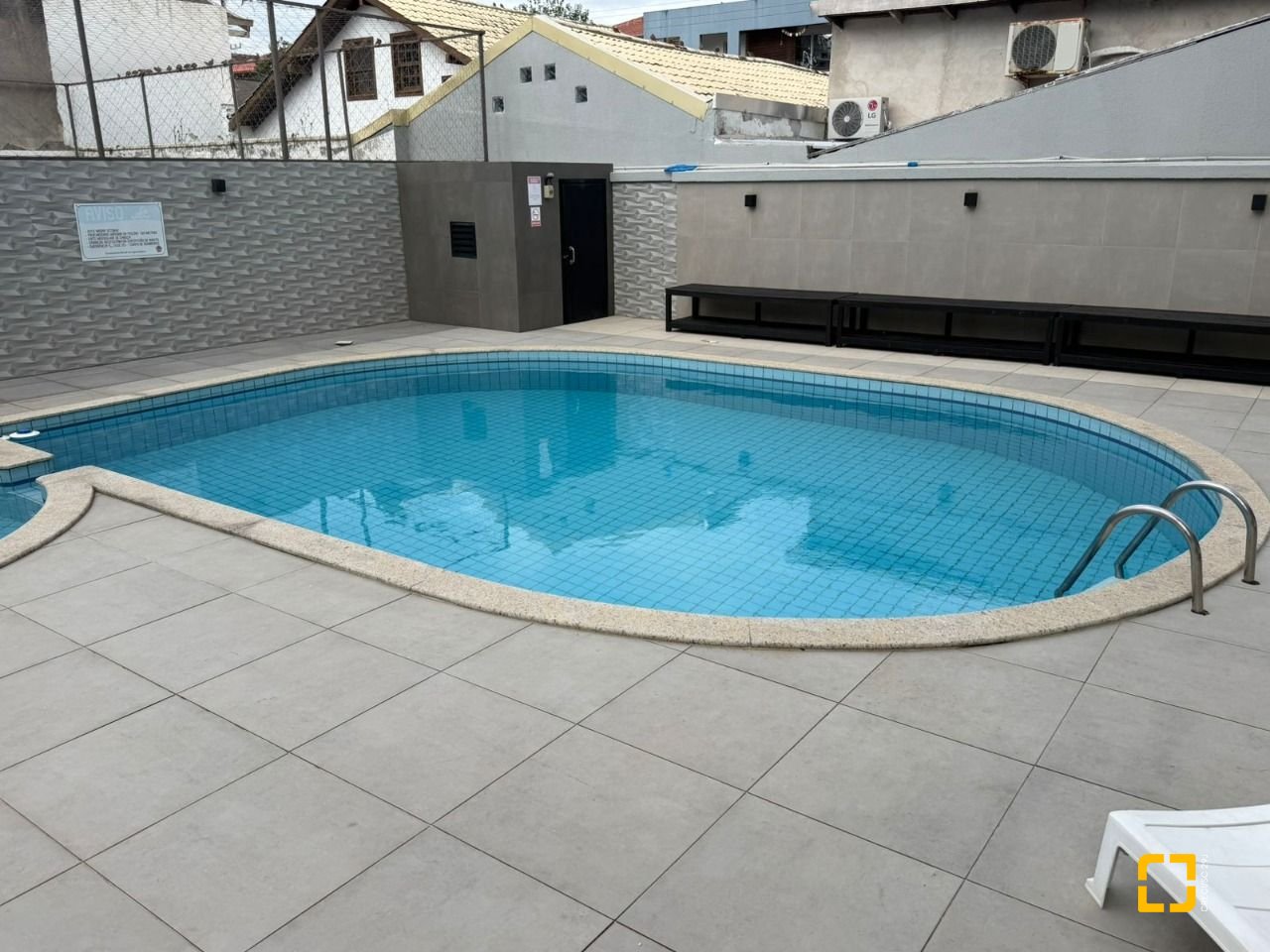 Cobertura com 148m², 5 quartos (sendo 2 suítes), 2 garagens, no bairro Agronômica em Florianópolis