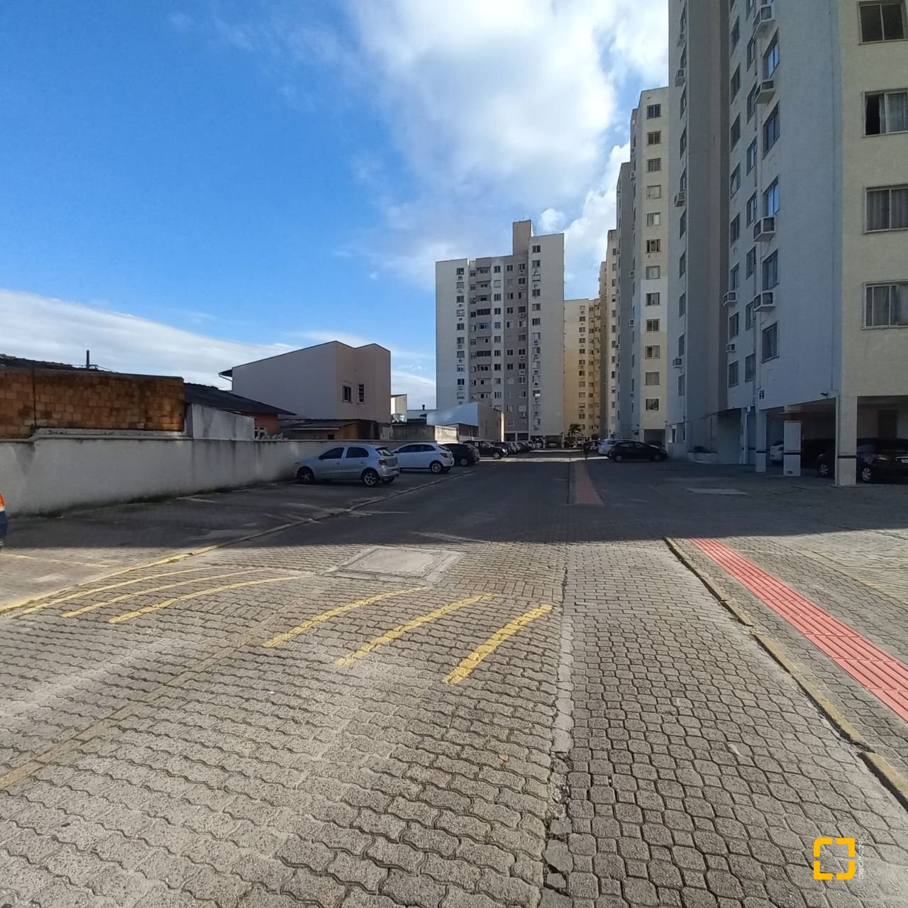 Apartamento com 55m², 2 quartos, 1 garagem, no bairro Areias em São José