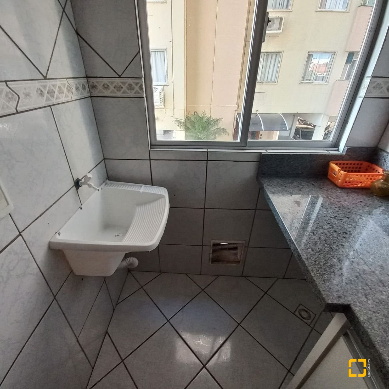 Apartamento com 55m², 2 quartos, 1 garagem, no bairro Areias em São José