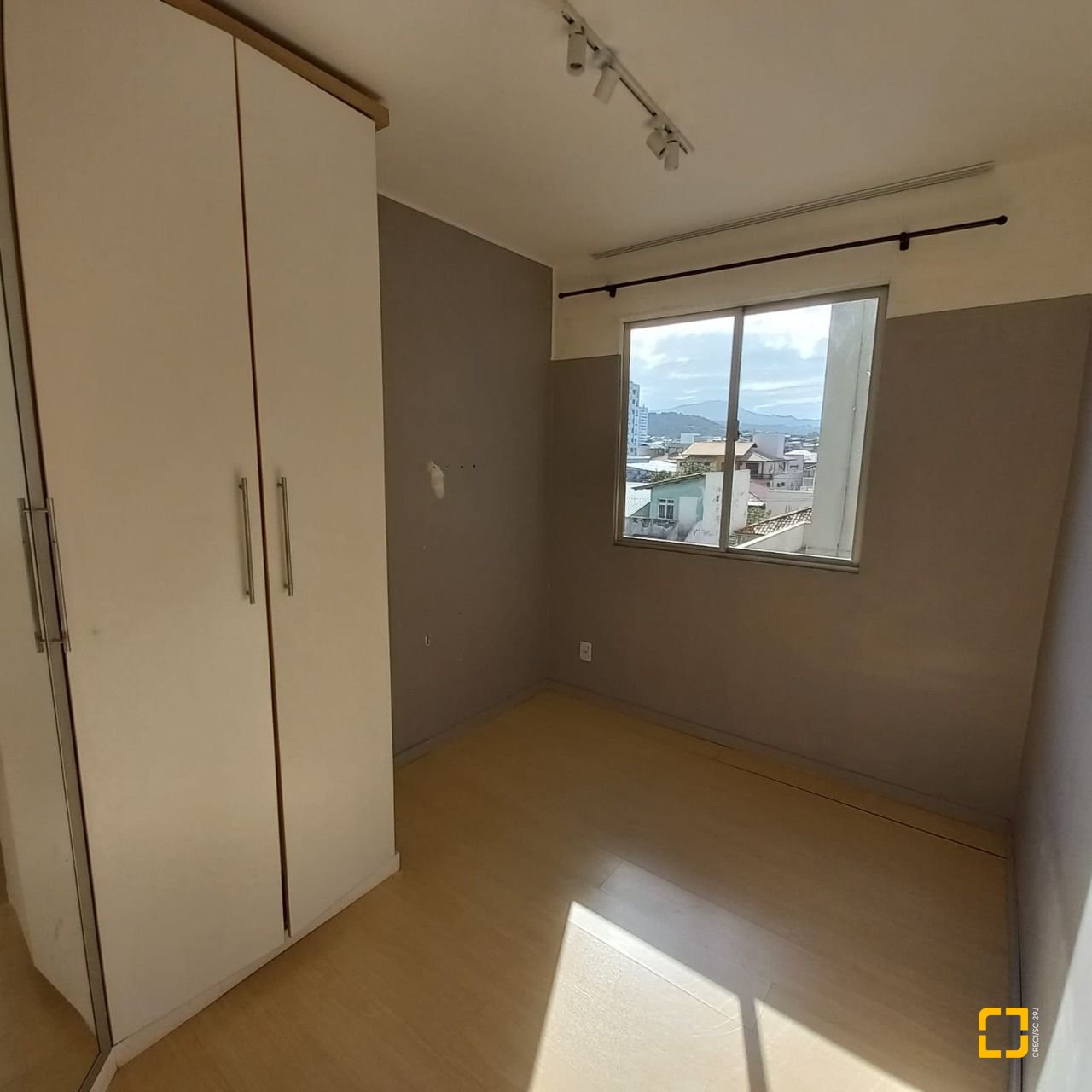 Apartamento com 55m², 2 quartos, 1 garagem, no bairro Areias em São José