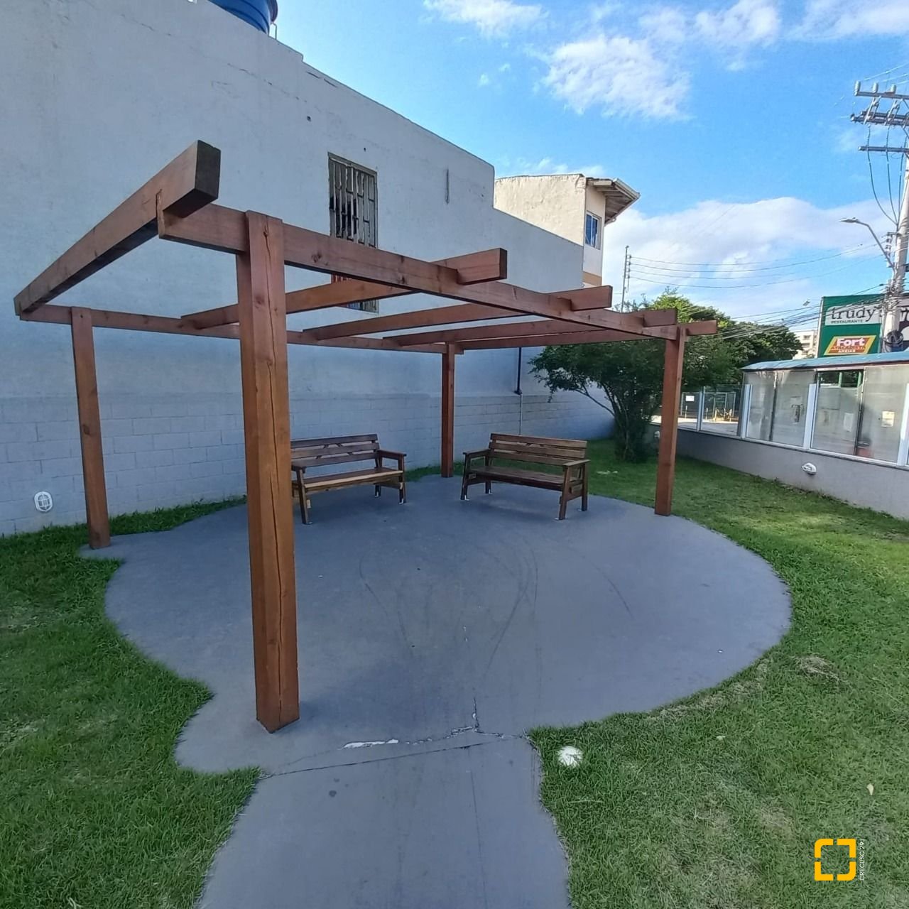 Apartamento com 55m², 2 quartos, 1 garagem, no bairro Areias em São José