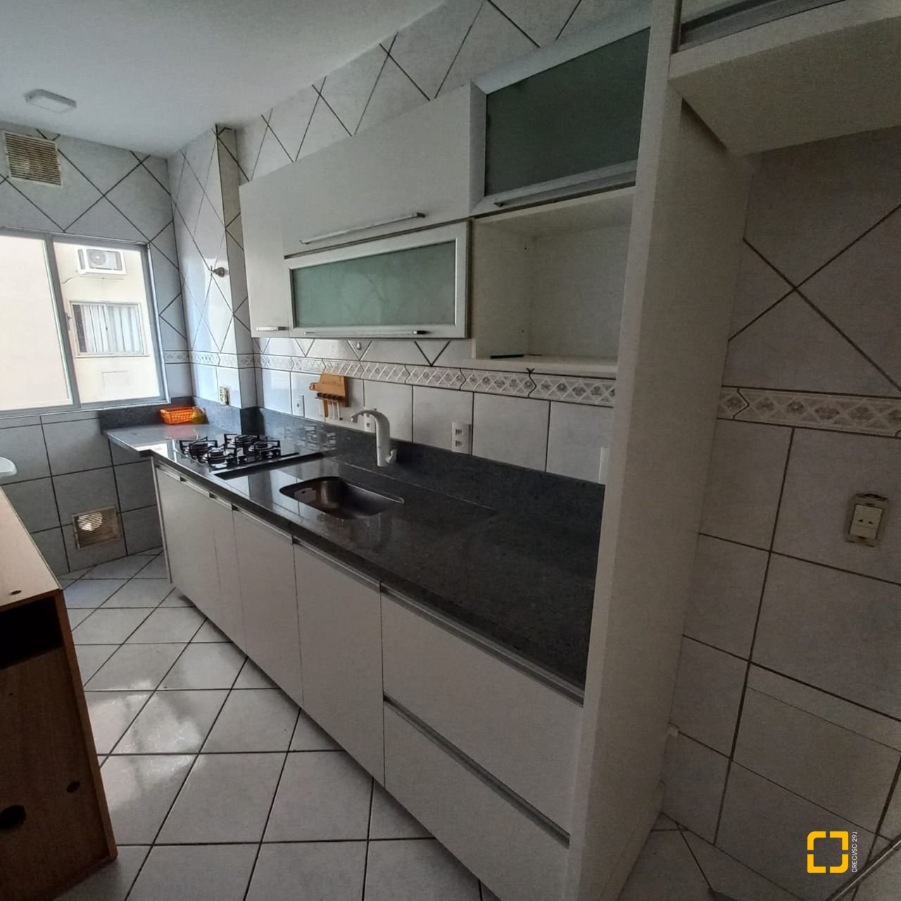 Apartamento com 55m², 2 quartos, 1 garagem, no bairro Areias em São José