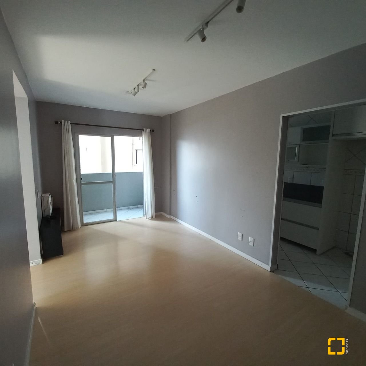 Apartamento com 55m², 2 quartos, 1 garagem, no bairro Areias em São José