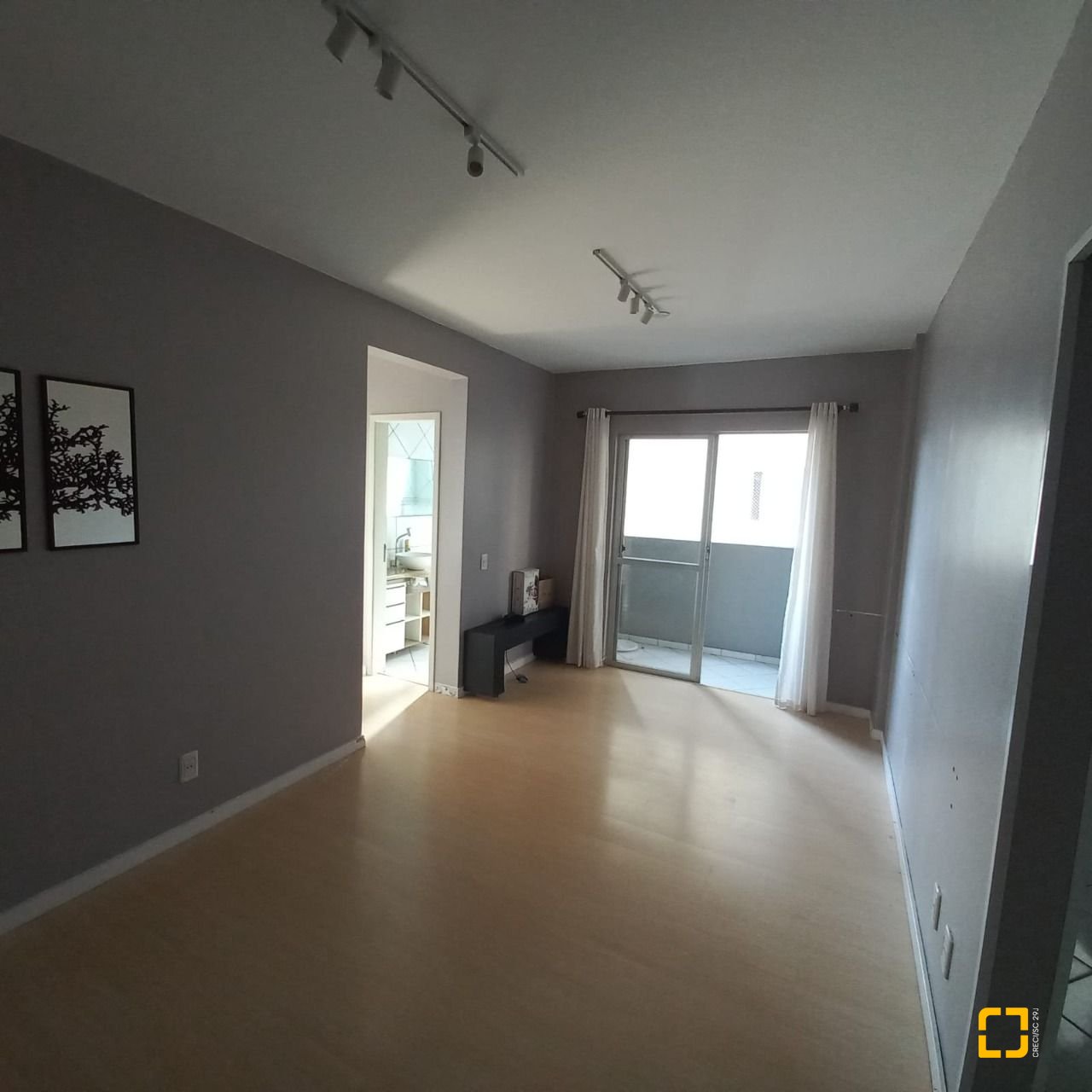 Apartamento com 55m², 2 quartos, 1 garagem, no bairro Areias em São José