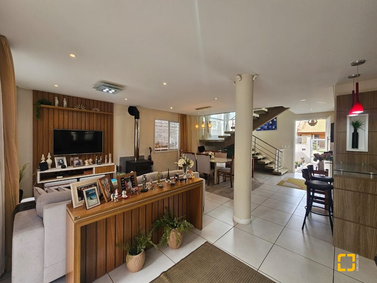 Casa com 220m², 4 quartos (sendo 1 suíte), 3 garagens, no bairro Bom Abrigo em Florianópolis