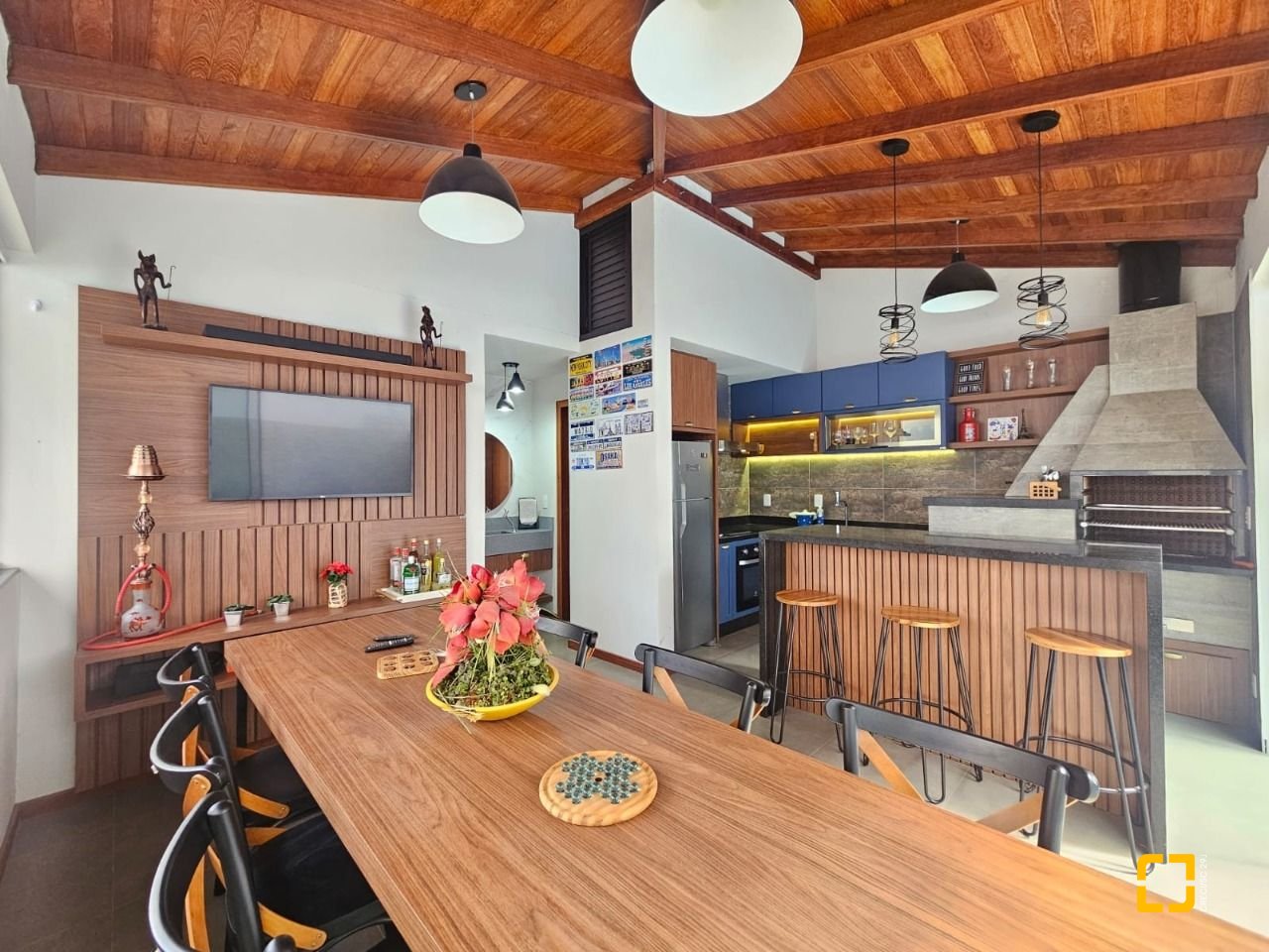Casa com 220m², 4 quartos (sendo 1 suíte), 3 garagens, no bairro Bom Abrigo em Florianópolis
