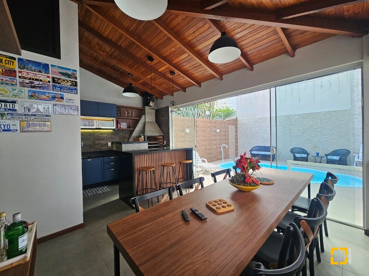 Casa com 220m², 4 quartos (sendo 1 suíte), 3 garagens, no bairro Bom Abrigo em Florianópolis
