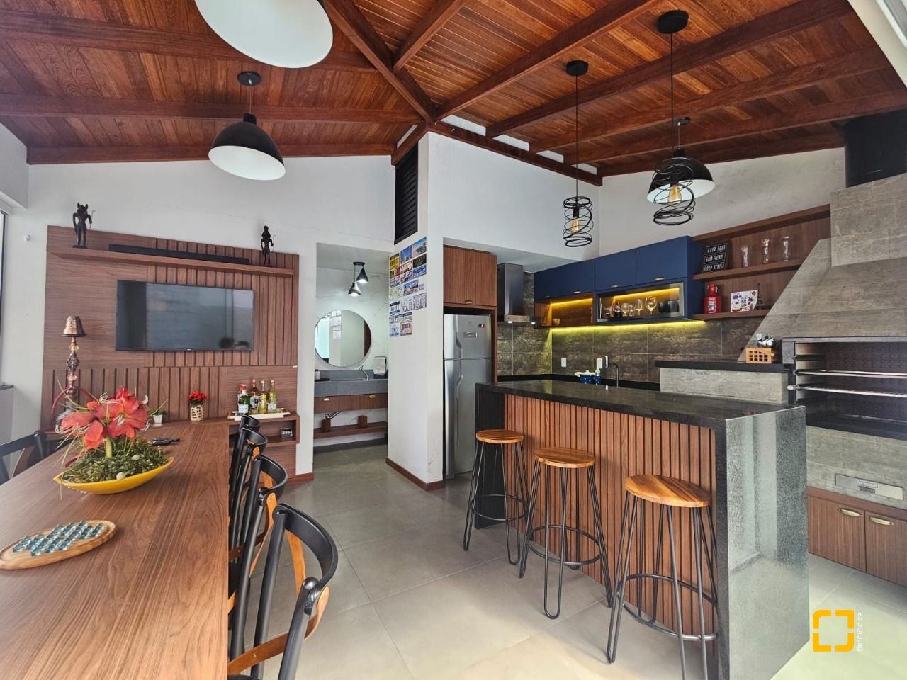 Casa com 220m², 4 quartos (sendo 1 suíte), 3 garagens, no bairro Bom Abrigo em Florianópolis