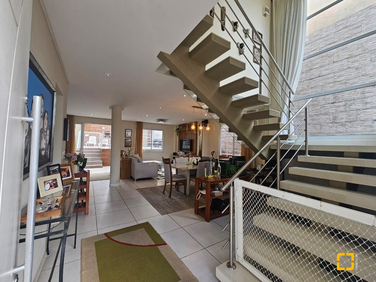 Casa com 220m², 4 quartos (sendo 1 suíte), 3 garagens, no bairro Bom Abrigo em Florianópolis