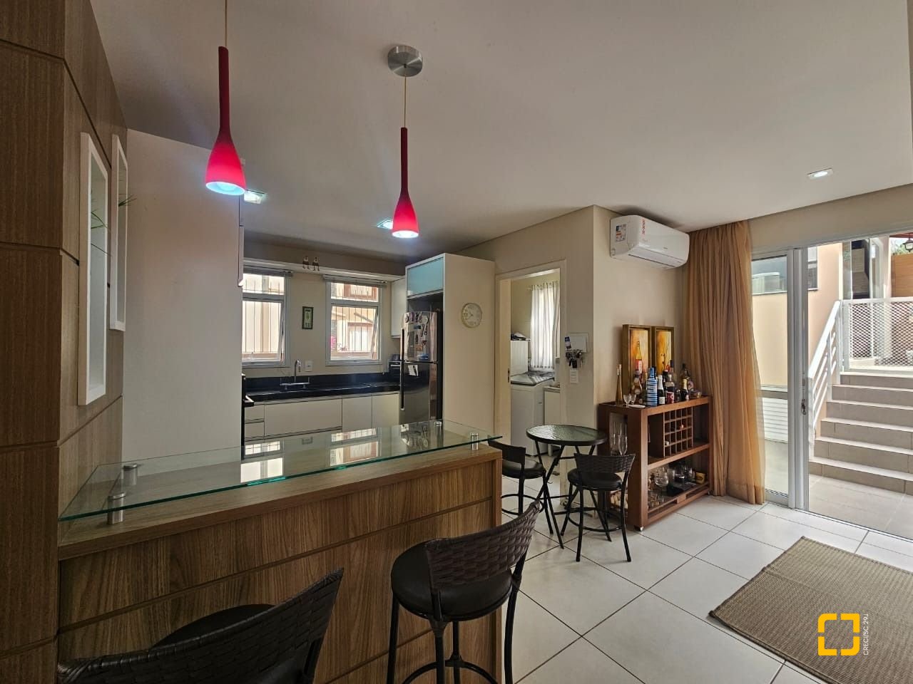 Casa com 220m², 4 quartos (sendo 1 suíte), 3 garagens, no bairro Bom Abrigo em Florianópolis