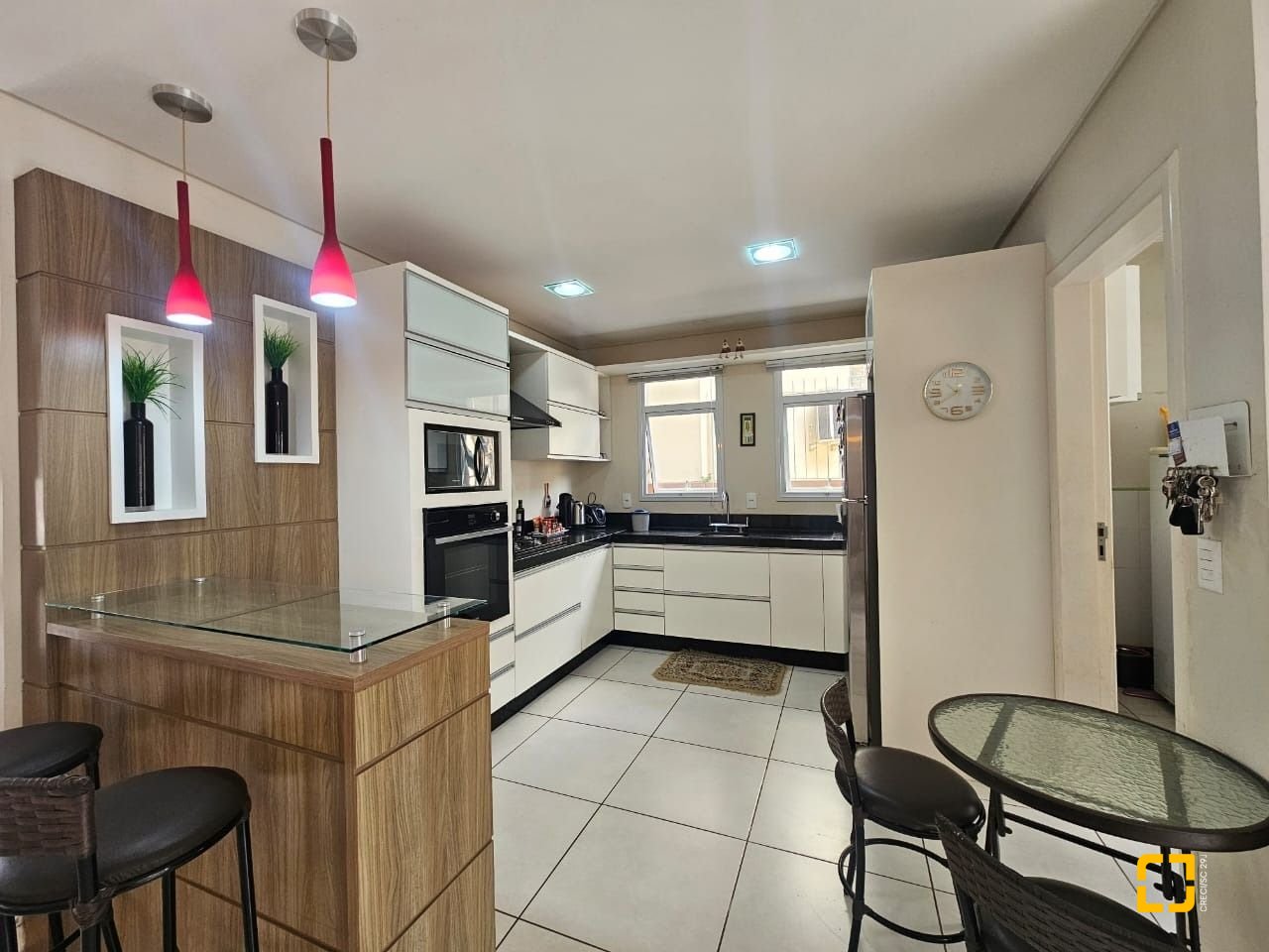 Casa com 220m², 4 quartos (sendo 1 suíte), 3 garagens, no bairro Bom Abrigo em Florianópolis