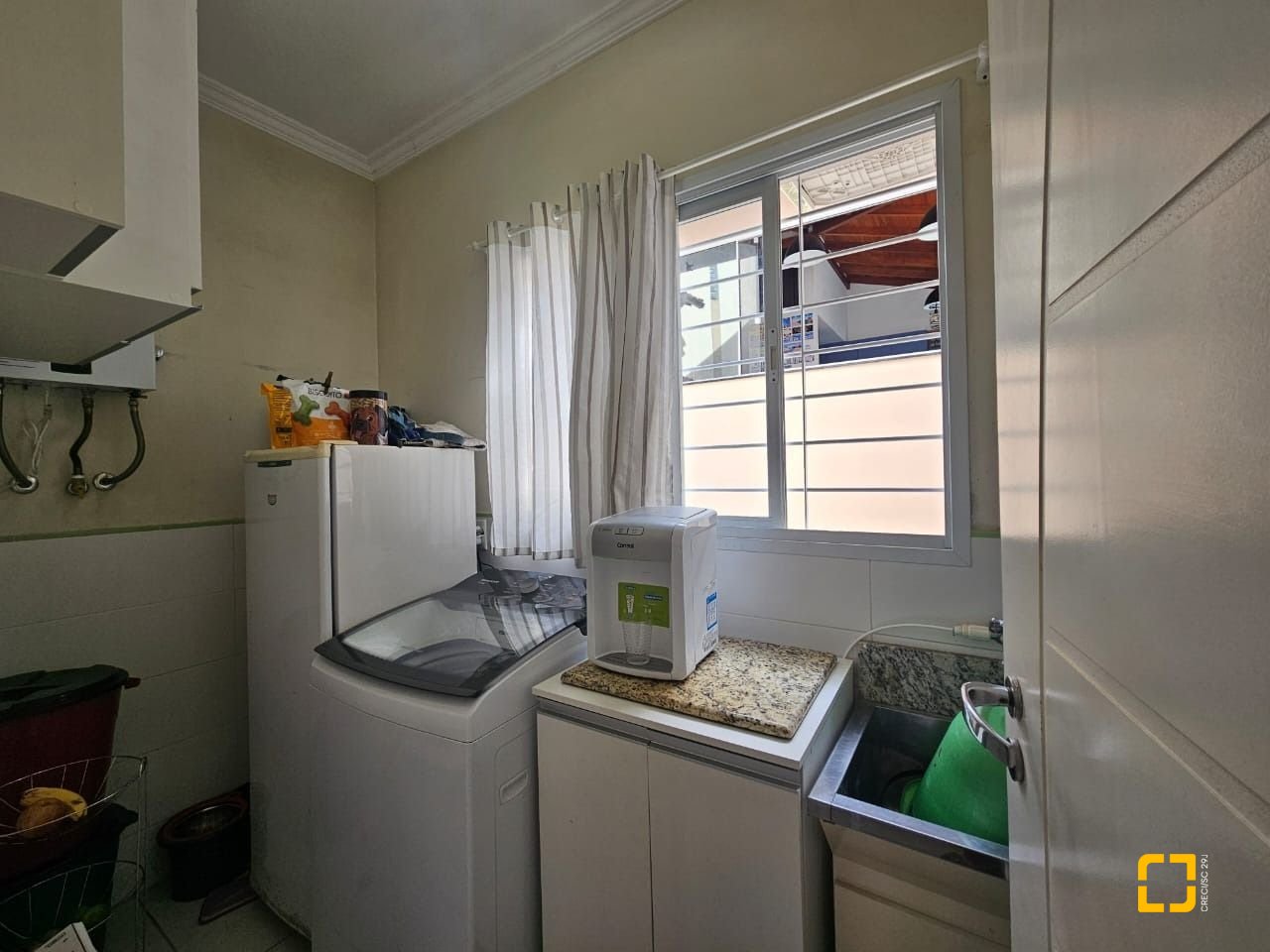 Casa com 220m², 4 quartos (sendo 1 suíte), 3 garagens, no bairro Bom Abrigo em Florianópolis