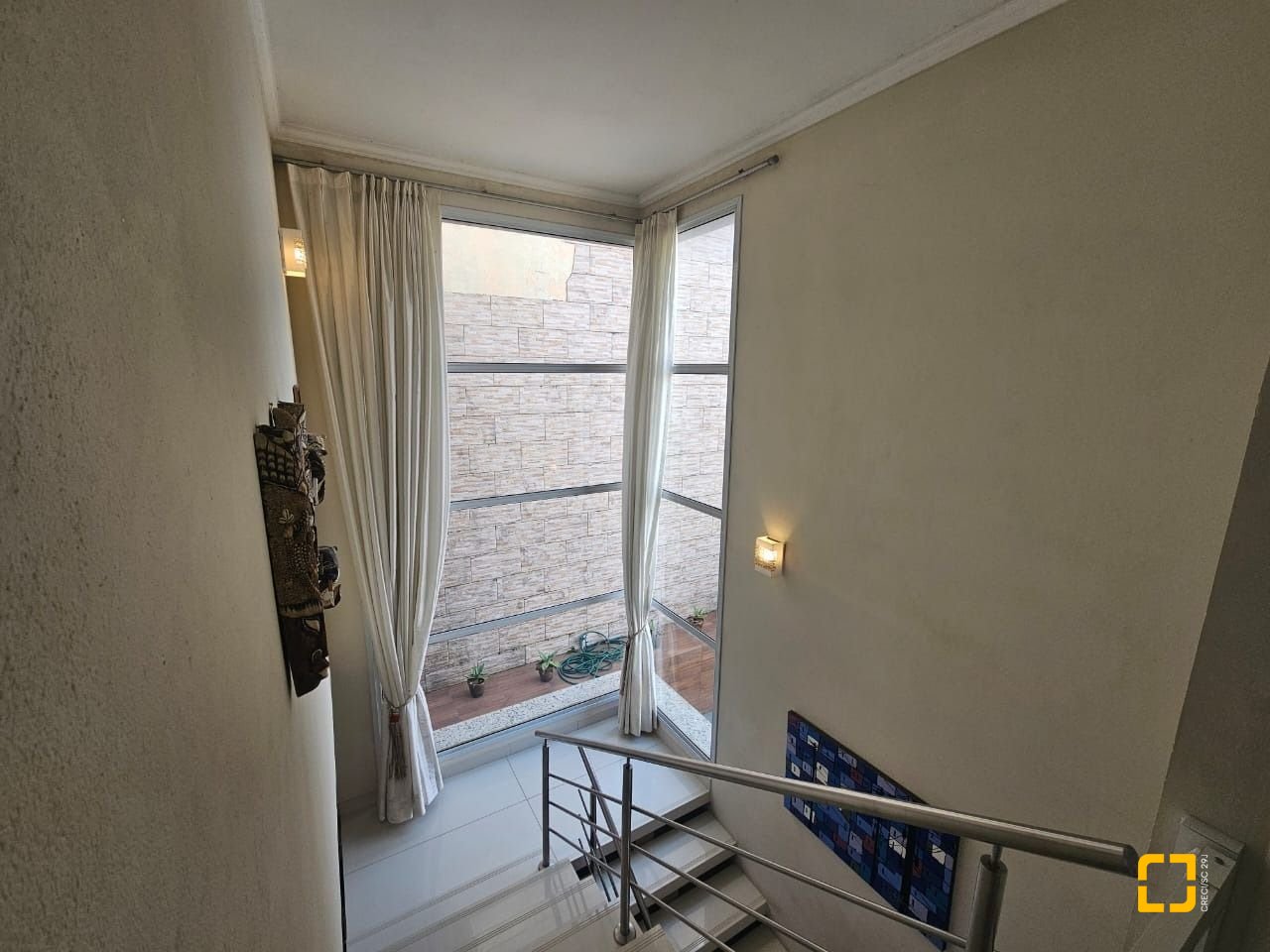 Casa com 220m², 4 quartos (sendo 1 suíte), 3 garagens, no bairro Bom Abrigo em Florianópolis