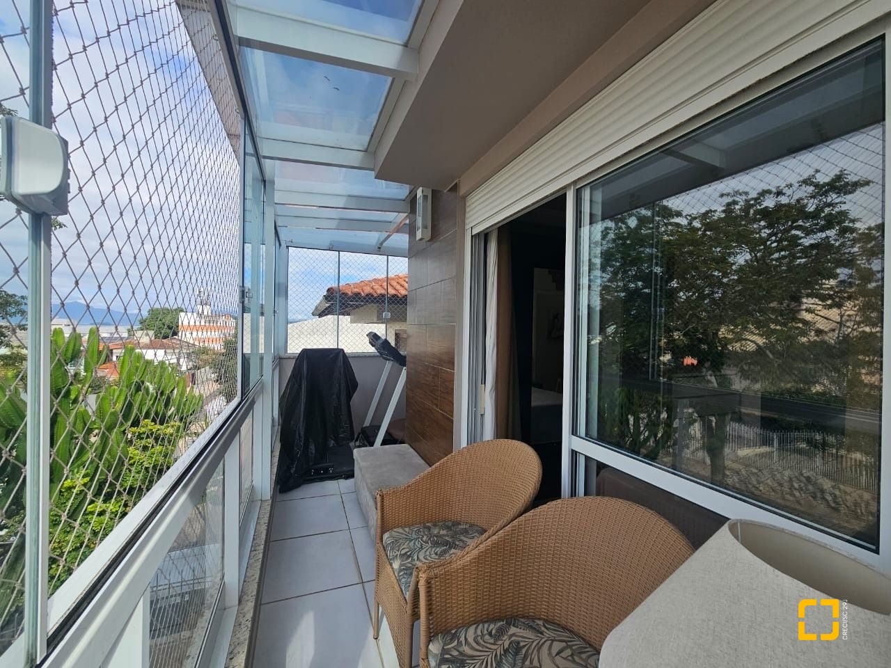 Casa com 220m², 4 quartos (sendo 1 suíte), 3 garagens, no bairro Bom Abrigo em Florianópolis