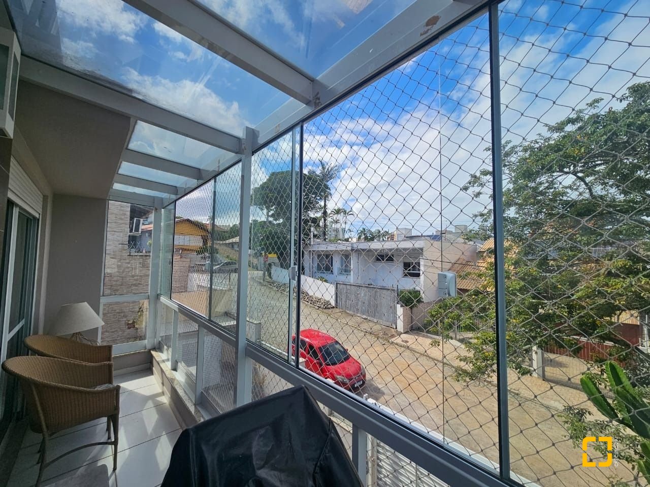 Casa com 220m², 4 quartos (sendo 1 suíte), 3 garagens, no bairro Bom Abrigo em Florianópolis