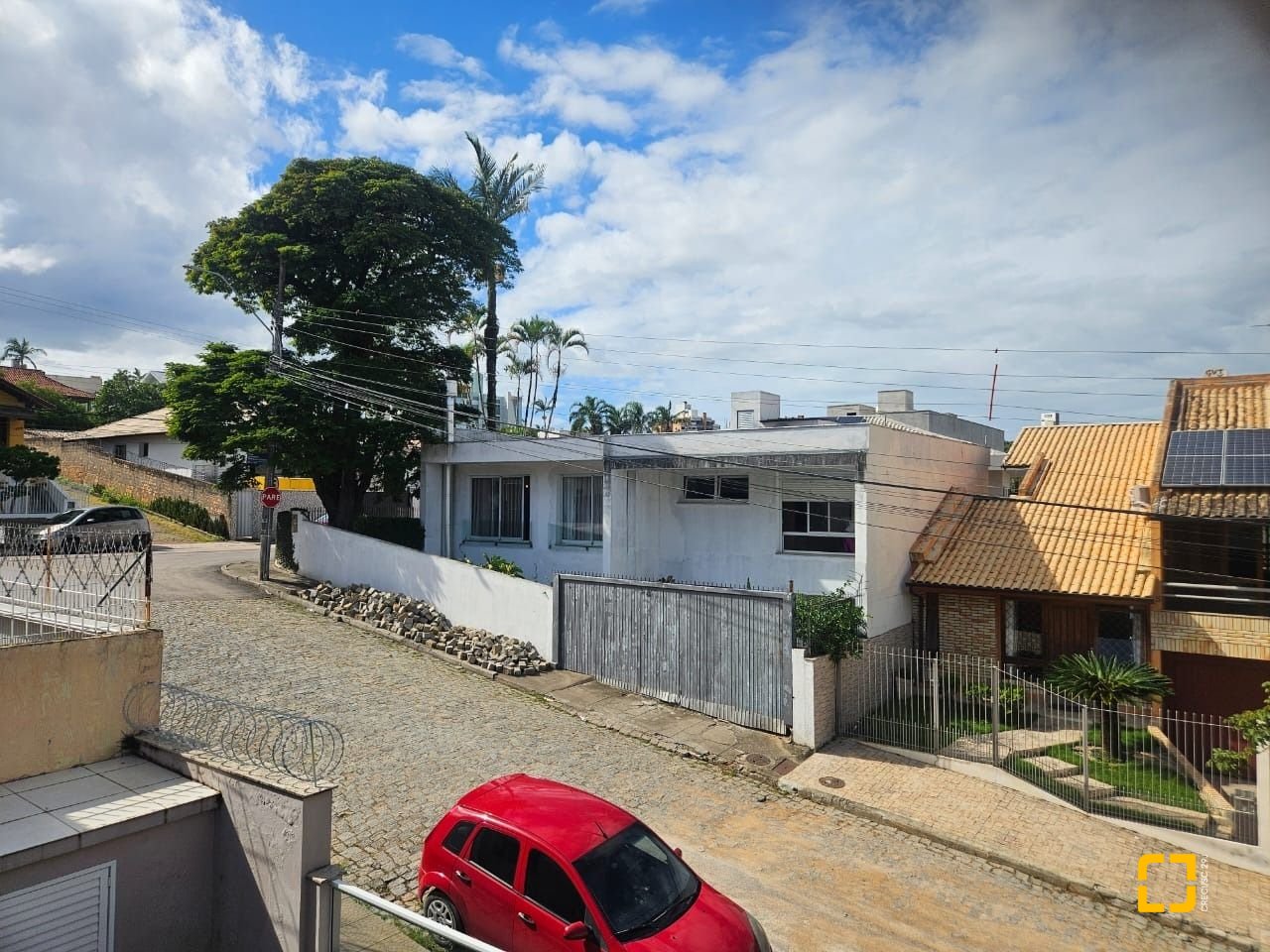 Casa com 220m², 4 quartos (sendo 1 suíte), 3 garagens, no bairro Bom Abrigo em Florianópolis