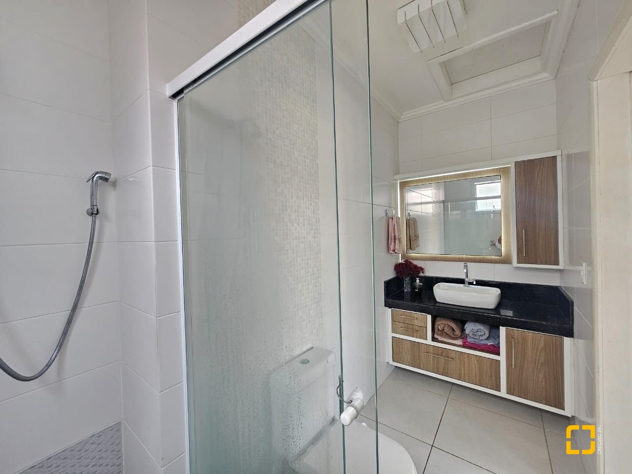 Casa com 220m², 4 quartos (sendo 1 suíte), 3 garagens, no bairro Bom Abrigo em Florianópolis