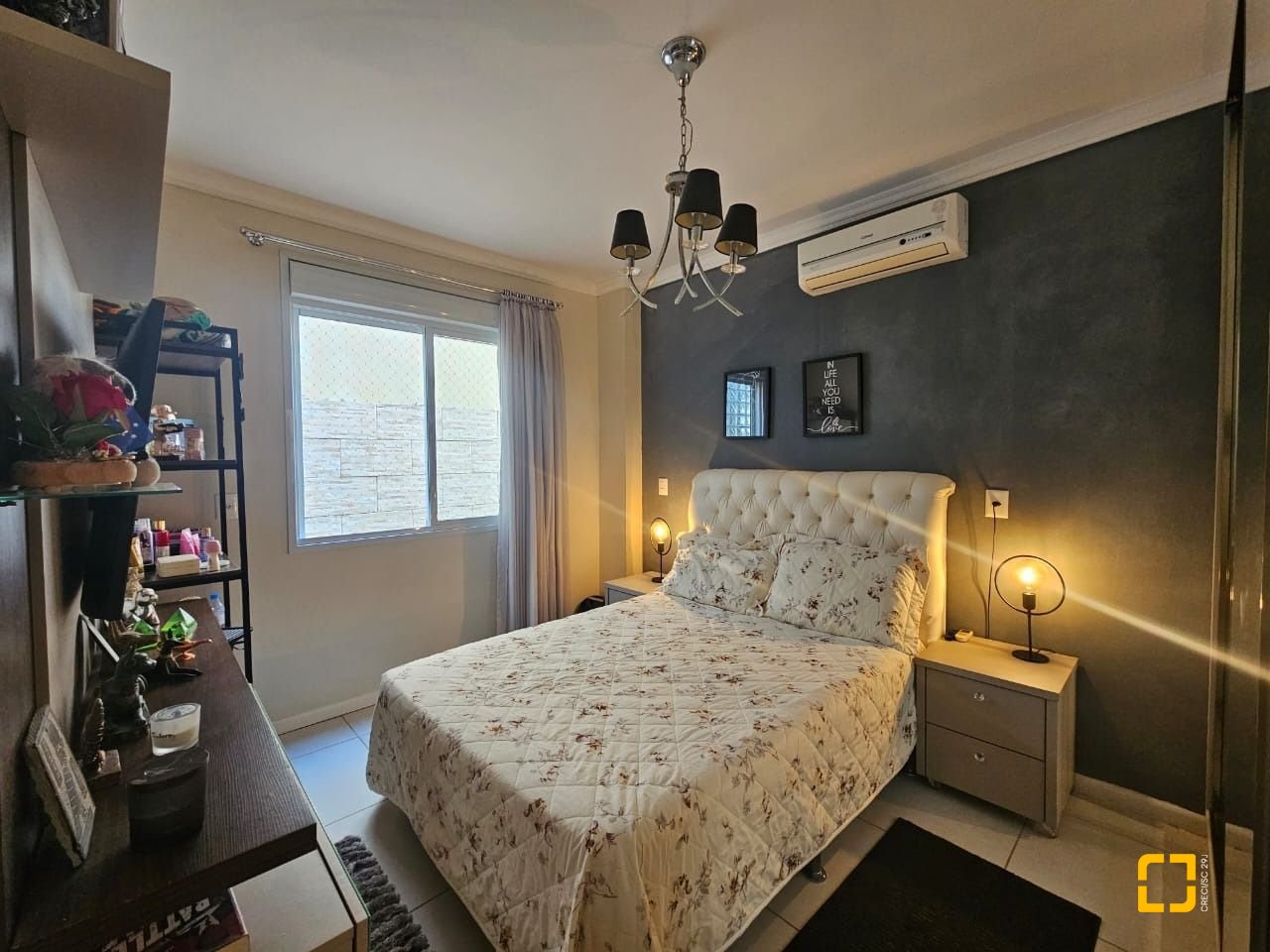 Casa com 220m², 4 quartos (sendo 1 suíte), 3 garagens, no bairro Bom Abrigo em Florianópolis