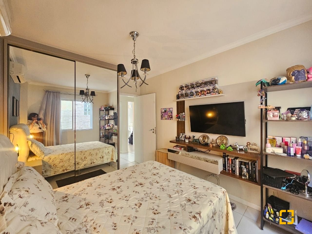 Casa com 220m², 4 quartos (sendo 1 suíte), 3 garagens, no bairro Bom Abrigo em Florianópolis
