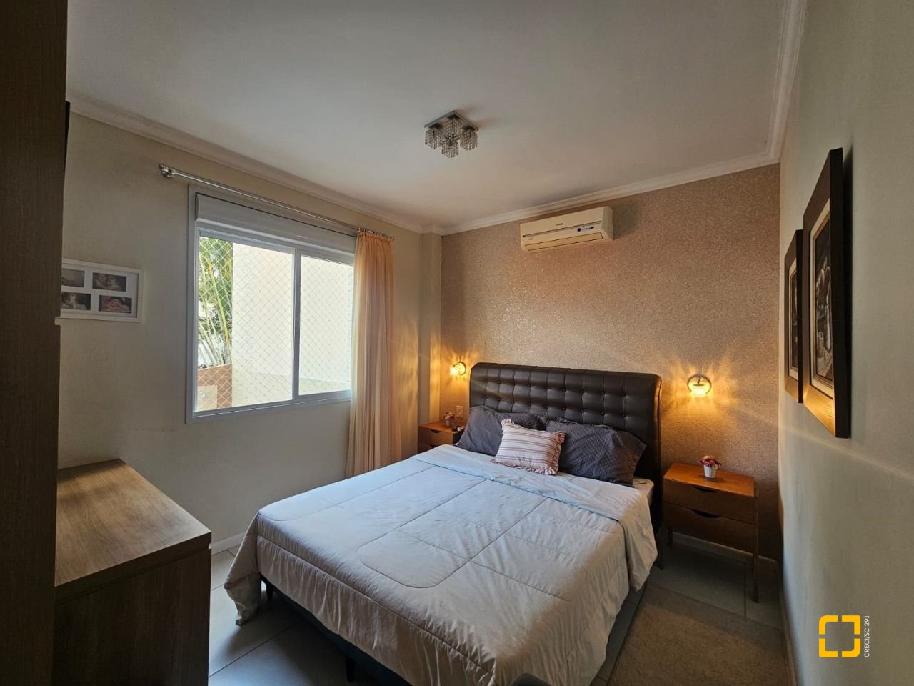 Casa com 220m², 4 quartos (sendo 1 suíte), 3 garagens, no bairro Bom Abrigo em Florianópolis