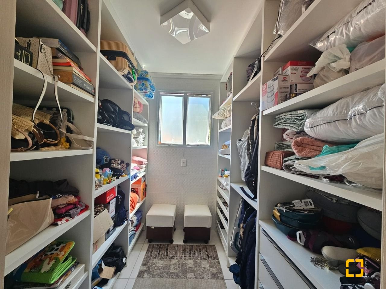 Casa com 220m², 4 quartos (sendo 1 suíte), 3 garagens, no bairro Bom Abrigo em Florianópolis