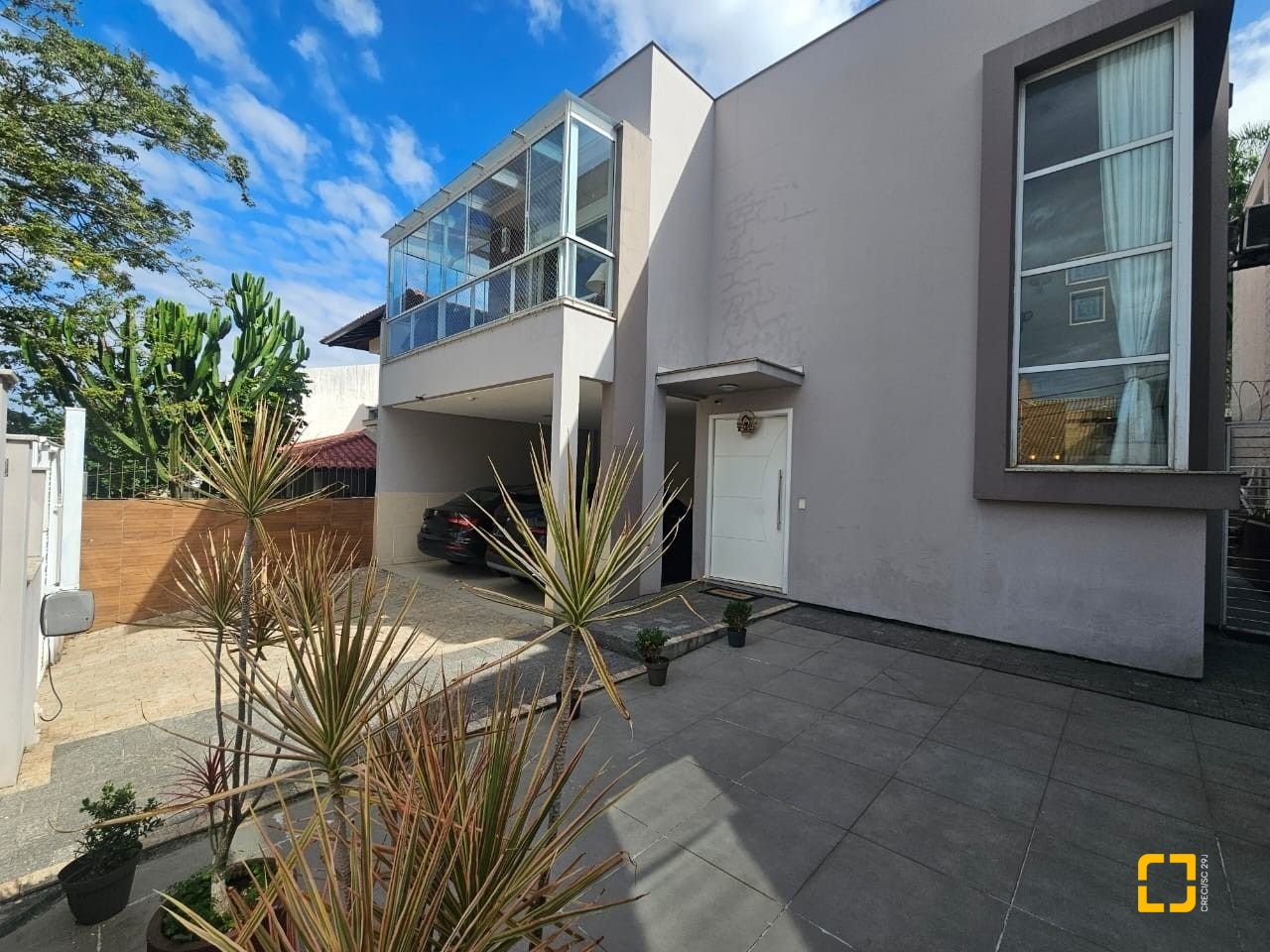 Casa com 220m², 4 quartos (sendo 1 suíte), 3 garagens, no bairro Bom Abrigo em Florianópolis
