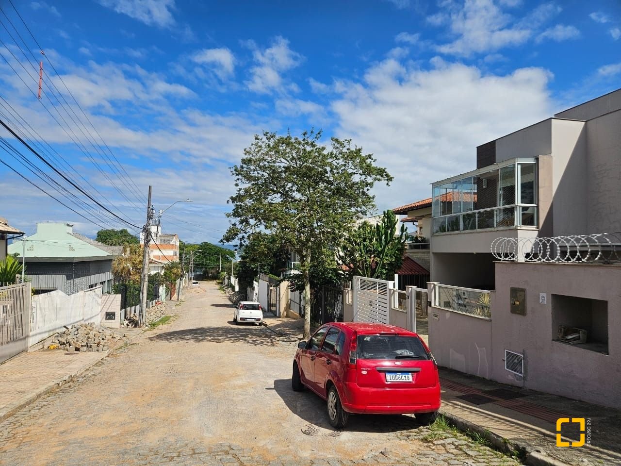 Casa com 220m², 4 quartos (sendo 1 suíte), 3 garagens, no bairro Bom Abrigo em Florianópolis