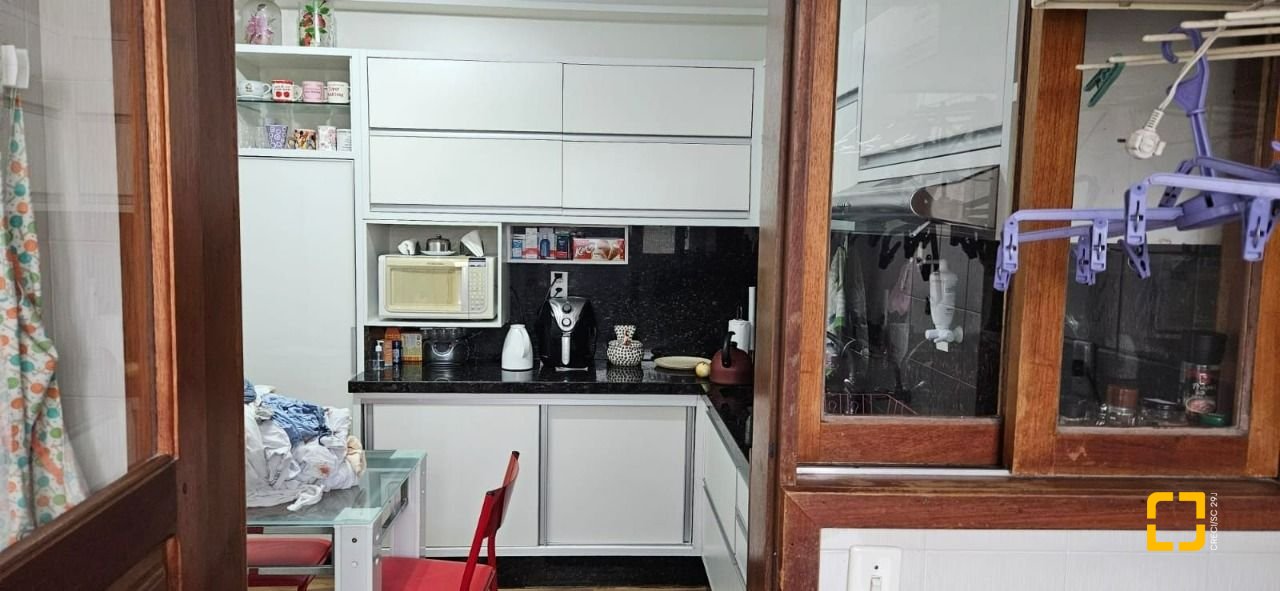 Apartamento com 101m², 4 quartos (sendo 1 suíte), 1 garagem, no bairro Canto em Florianópolis