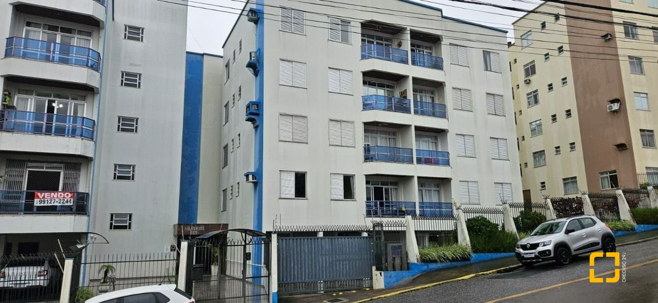 Apartamento com 101m², 4 quartos (sendo 1 suíte), 1 garagem, no bairro Canto em Florianópolis