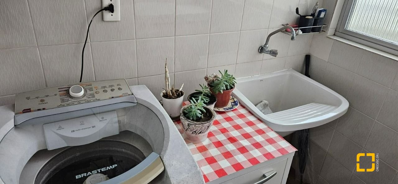 Apartamento com 101m², 4 quartos (sendo 1 suíte), 1 garagem, no bairro Canto em Florianópolis