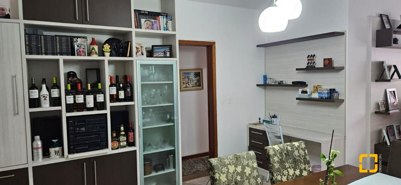 Apartamento com 101m², 4 quartos (sendo 1 suíte), 1 garagem, no bairro Canto em Florianópolis