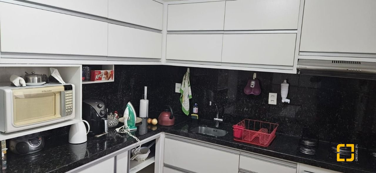 Apartamento com 101m², 4 quartos (sendo 1 suíte), 1 garagem, no bairro Canto em Florianópolis
