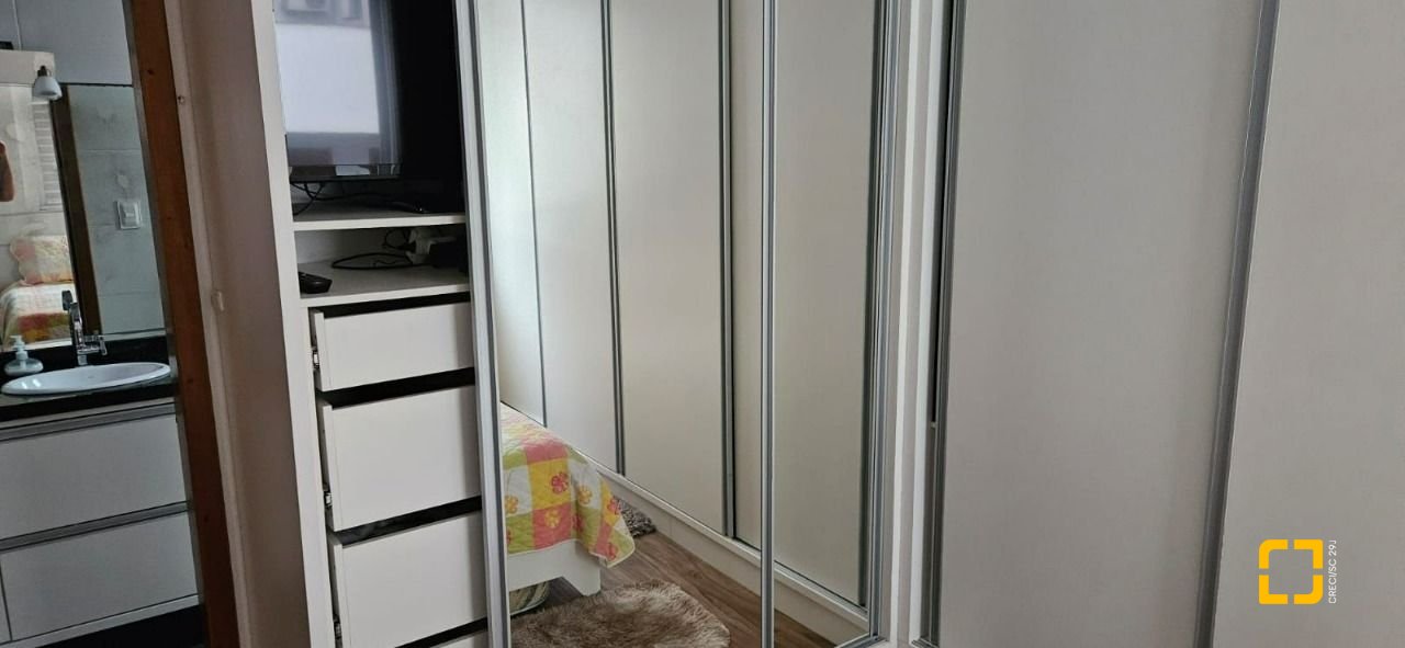 Apartamento com 101m², 4 quartos (sendo 1 suíte), 1 garagem, no bairro Canto em Florianópolis