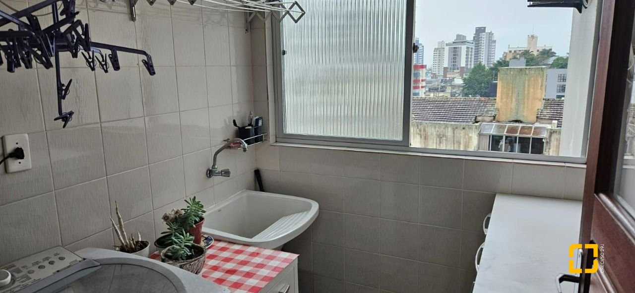 Apartamento com 101m², 4 quartos (sendo 1 suíte), 1 garagem, no bairro Canto em Florianópolis