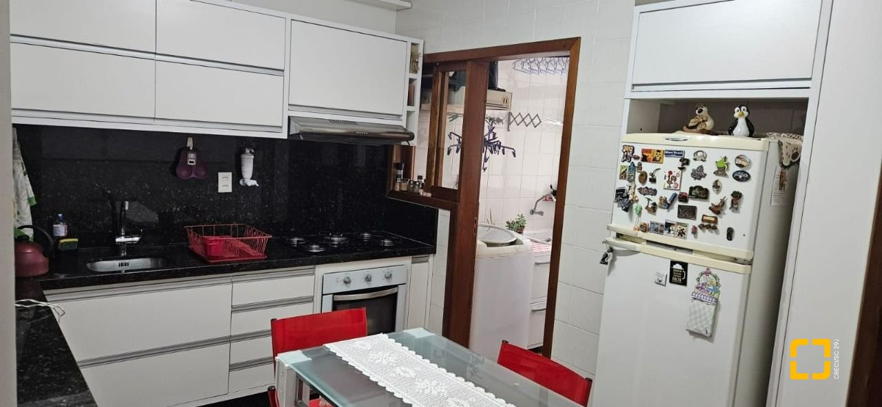 Apartamento com 101m², 4 quartos (sendo 1 suíte), 1 garagem, no bairro Canto em Florianópolis