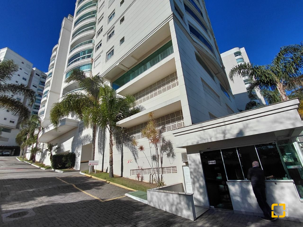 Apartamento com 77m², 3 quartos (sendo 1 suíte), 2 garagens, no bairro Itacorubi em Florianópolis