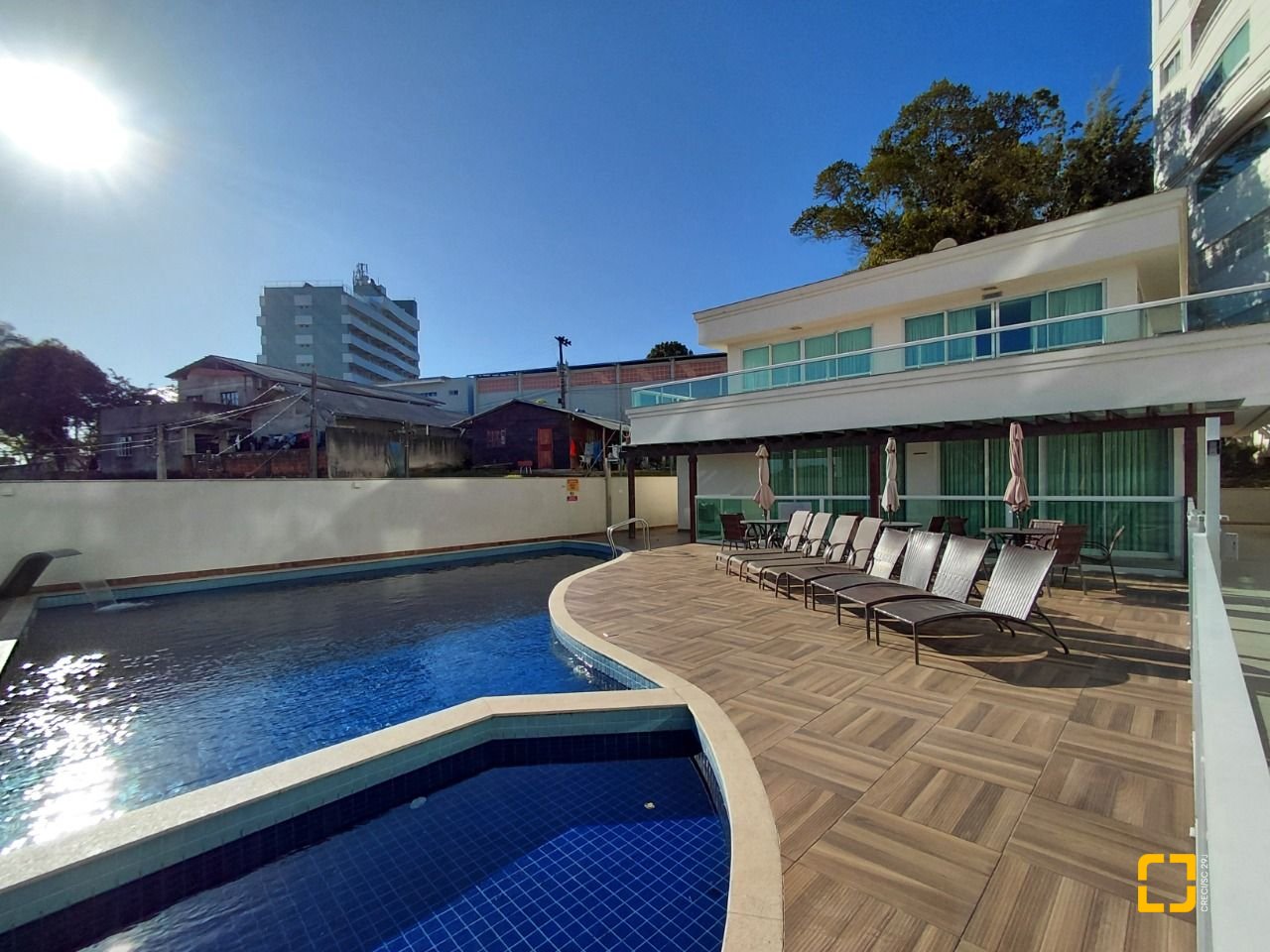 Apartamento com 77m², 3 quartos (sendo 1 suíte), 2 garagens, no bairro Itacorubi em Florianópolis
