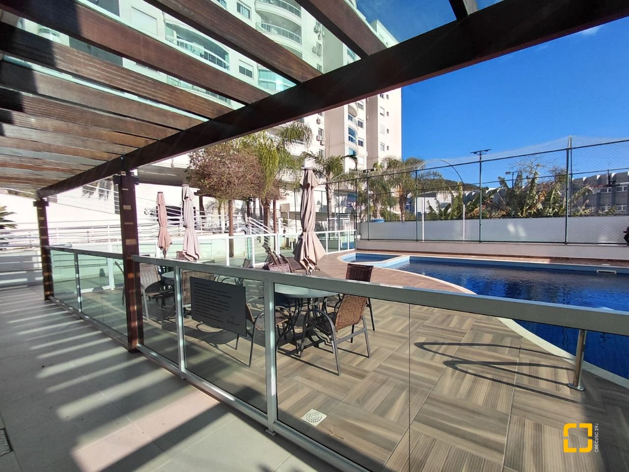 Apartamento com 77m², 3 quartos (sendo 1 suíte), 2 garagens, no bairro Itacorubi em Florianópolis