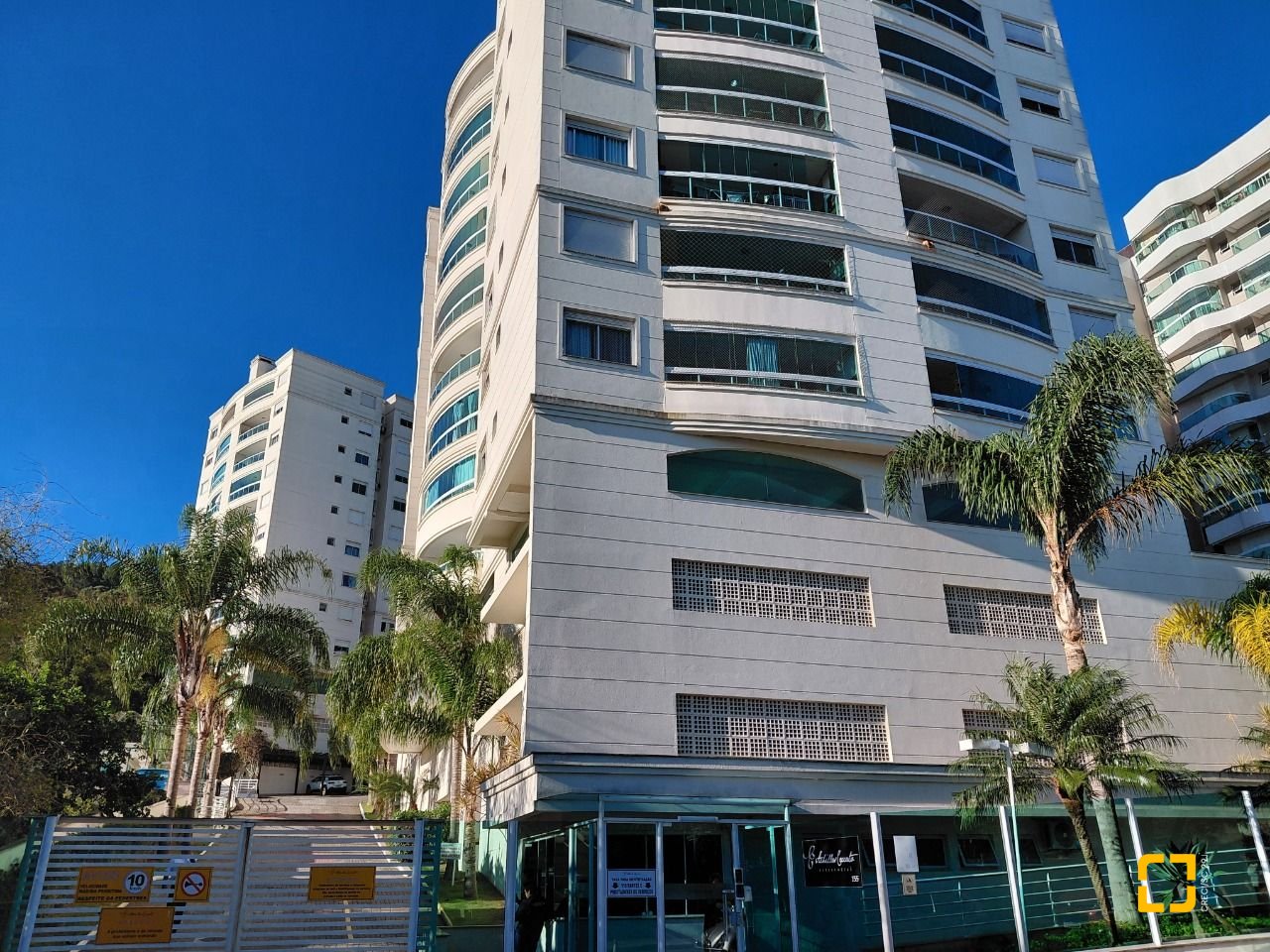 Apartamento com 77m², 3 quartos (sendo 1 suíte), 2 garagens, no bairro Itacorubi em Florianópolis